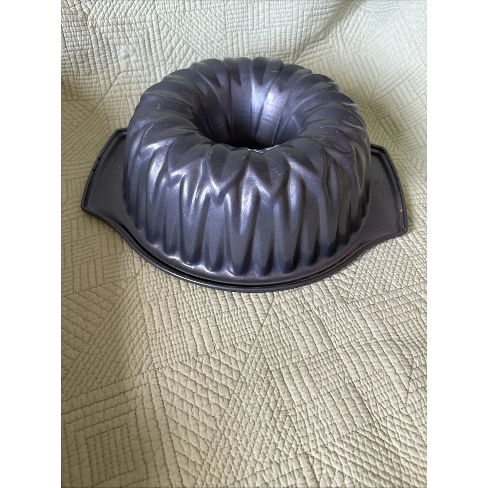 Wilton Dimensions Sunflower Flower Bundt Tube Cake Pan Nonstick 12